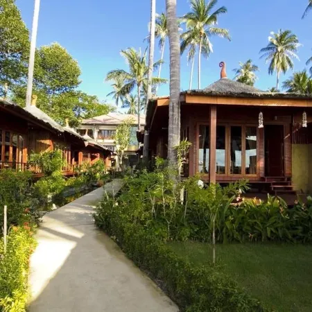 Lipa Bay Resort Отели рядом с достопримечательностью «Причал Натон»