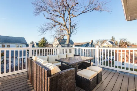 3BR Prime Luxury near NYC w Arcade Room Отели рядом с достопримечательностью «Антермайер Гарденс Консерванси»