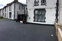 OYO Firs Lodge London Heathrow فنادق في هونسلو