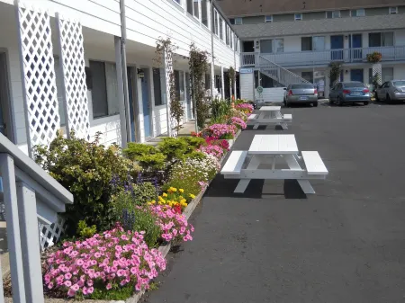 Super 8 by Wyndham Florence or Отели рядом с достопримечательностью «Санд Мастер Парк - Сандбординг»