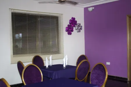 Peemarys Hotel Отели в г. Адента Мунисипалити