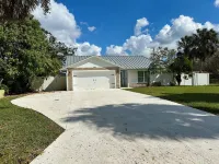 3B2BA house in Palmetto W/Pool & Movie Room