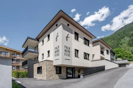 Falkners Five Отели рядом с достопримечательностью «Talstation Ochsengarten»