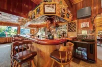 Chanticleer Inn Hotel di Eagle River