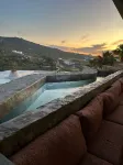 Ftelia Black Villas - Hot Tub
