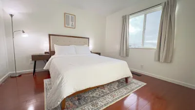 Family Fun with Game Room & King Bed near Monterey Aquarium, Laguna Seca