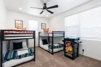 Charming 3-bedroom condo with AC, WiFi, pools, pickleball courts and more!