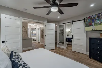 7BR Escape w/ Heated Pool/ Hot Tub/ Arcade