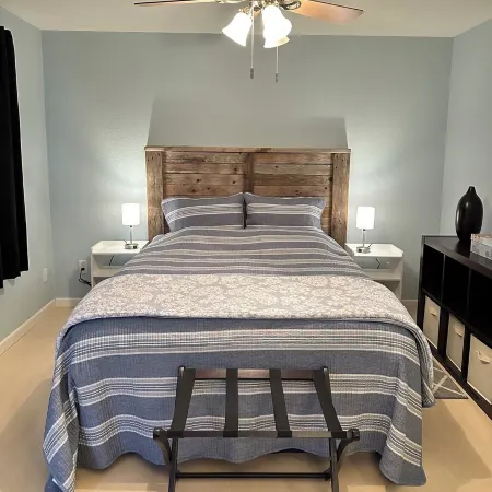 Cozy 1-bedroom suite on a small goat farm with full kitchen and living room