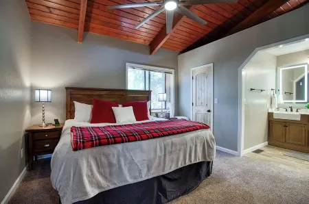 Pinecone Paradise Cozy 3-bedroom cabin with family fun amenities