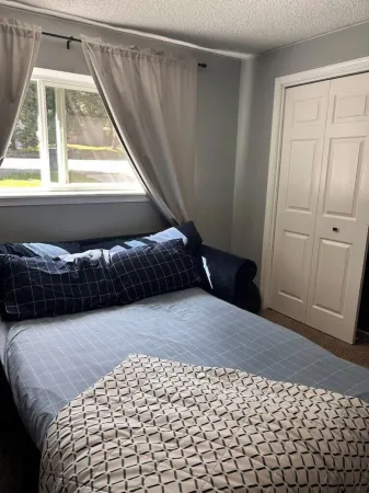 Mid town, central location. Kid friendly & CLEAN! Отели в г. Кутеней