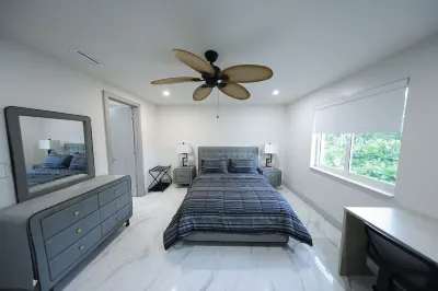 New! Upscale Modern Waterfront Apartment 3Br 3BA Pet Friendly! Sleep 7