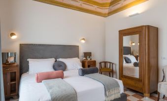 1940 Luxury Accommodations - Rubino Boutique Apartment