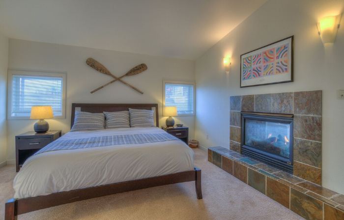 Water view! Luxury Port Suite -- walk to cafes, shops, galleries & beaches.