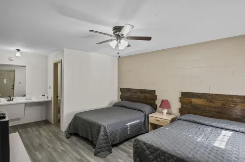 Axtons Bass City Lake Front Resort Hotel a Alba