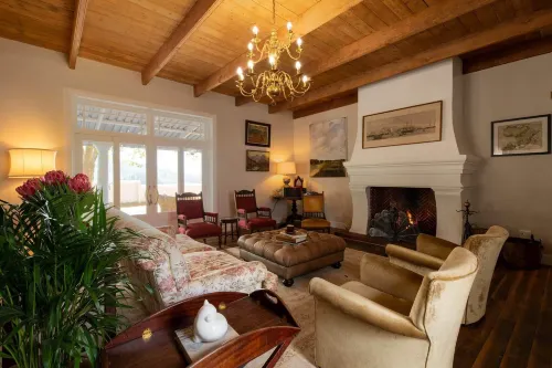 Banhoek Corner Guesthouse - Bed and Breakfasts