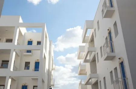 LIV & CO SUITES & VILLAS Отели в г. Voroklini