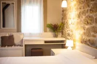 Villavia Residence - Sorocco & Ostria Retreats with Pool Access