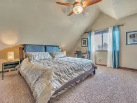 Beautiful 1500+ sq ft cabin with outdoor pool just steps off the patio Hotels in Arnolds Park