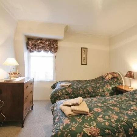 Elie - well appointed flat