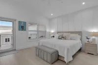Oceanfront Islamorada Townhome- Private Dock, Pool & Pet-Friendly