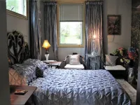 Apartment with Expansive Views;  River & Mountains Walk to Train, Main St, Dia Hotels in 