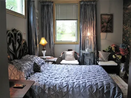 Apartment with Expansive Views;  River & Mountains Walk to Train, Main St, Dia