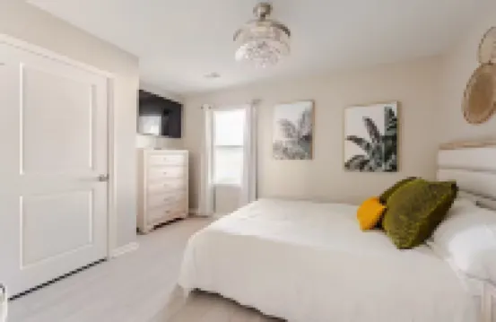 Madisyn’s Manor - Luxe Comfort + StylePet Friendly & Amazing Pools