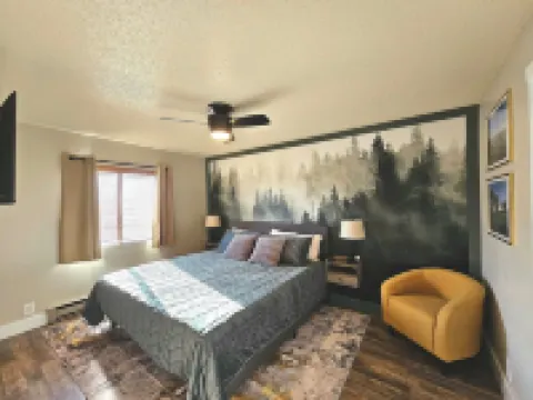 2 King Suites w/Private Baths, Near Deadwood & Terry Peak, Black Hills City View