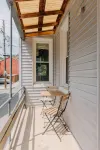 Getaway on Grant, heart of Downtown with parking