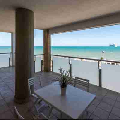 Rosé 60-terrace by the sea Others