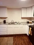 2 bedroom apartment: 10 minute drive to UT, convention center,downtown Knoxville