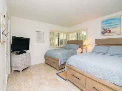 Renovated  Saddlebrook 1st Floor 2bd/2ba Condo w/Golf & Water Views
