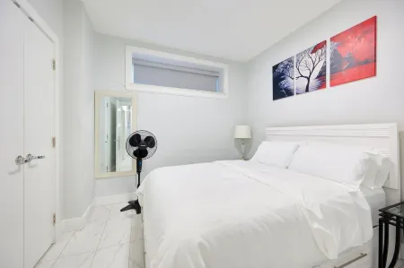 Basement Suite in Vancouver Отели рядом с достопримечательностью «Дэвид Томпсон Секондари Скул»