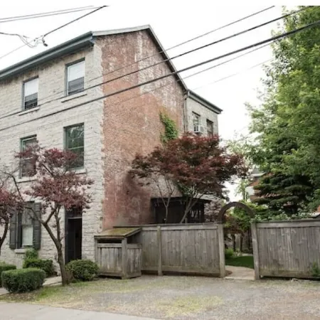 Capitan Burn's House on Wellington