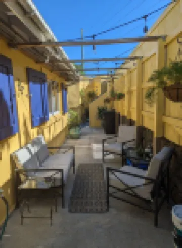 Private cottage, private pool, great views !