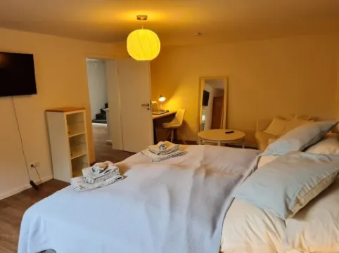 Schöne Ruhige Ferienwohnung mit Terrasse