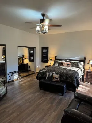 Cheerful 4-Bedroom Cabin with Hot Tub