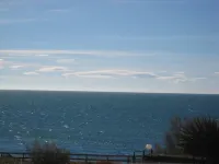 Air-conditioned T3 with pool and sea view