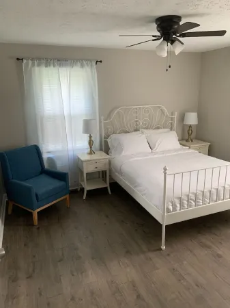 Cozy Downtown Retreat Near LakePoint Sports Center