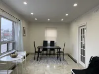 Bright & refreshing Port Credit apartment - 4 mins to the lake!