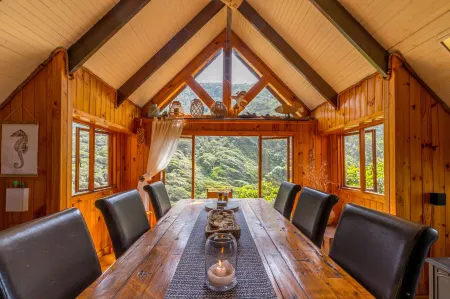 Ballots Bay Treehouse by HostAgents