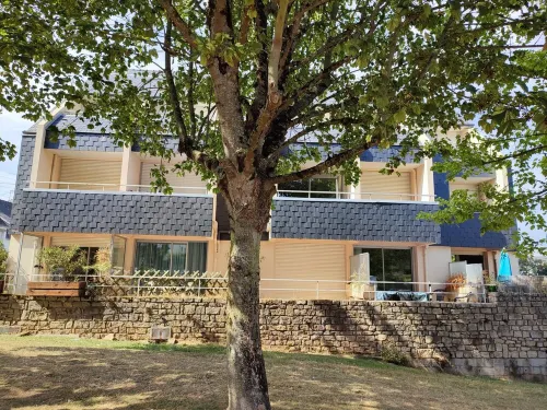 Studio Cosy, feet in the water