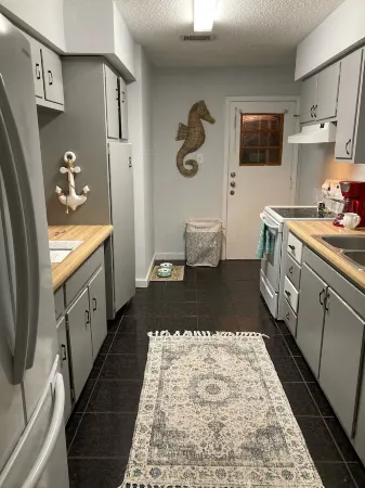 Home Walking/Biking Distance to Downtown and Beach and Gulf Islands National Sea