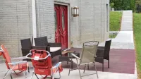Beautiful 2BR Walkout Fenced & Gated Villa, Onsite parking, Pet friendly-2+acres