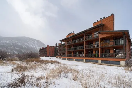 Outstanding Amenities! Stunning Views! Perfect Location! Отели рядом с достопримечательностью «Walmart»