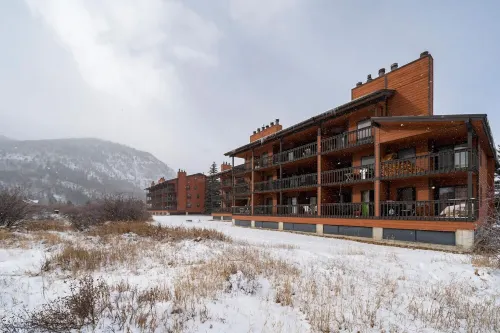 Outstanding Amenities! Stunning Views! Perfect Location!