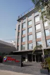 Ramada Encore by Wyndham Chandigarh Zirakpur Hotels near تشانديجار