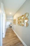 Modern Chic TownHouse: Art Decor / City Center & Pet-Friendly
