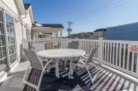 1 Block to Beach and Boardwalk "Between the Piers"